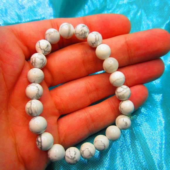 White Howlite 8mm Round 7" Stretchy Gemstone Bracelet - Picture 1 of 3